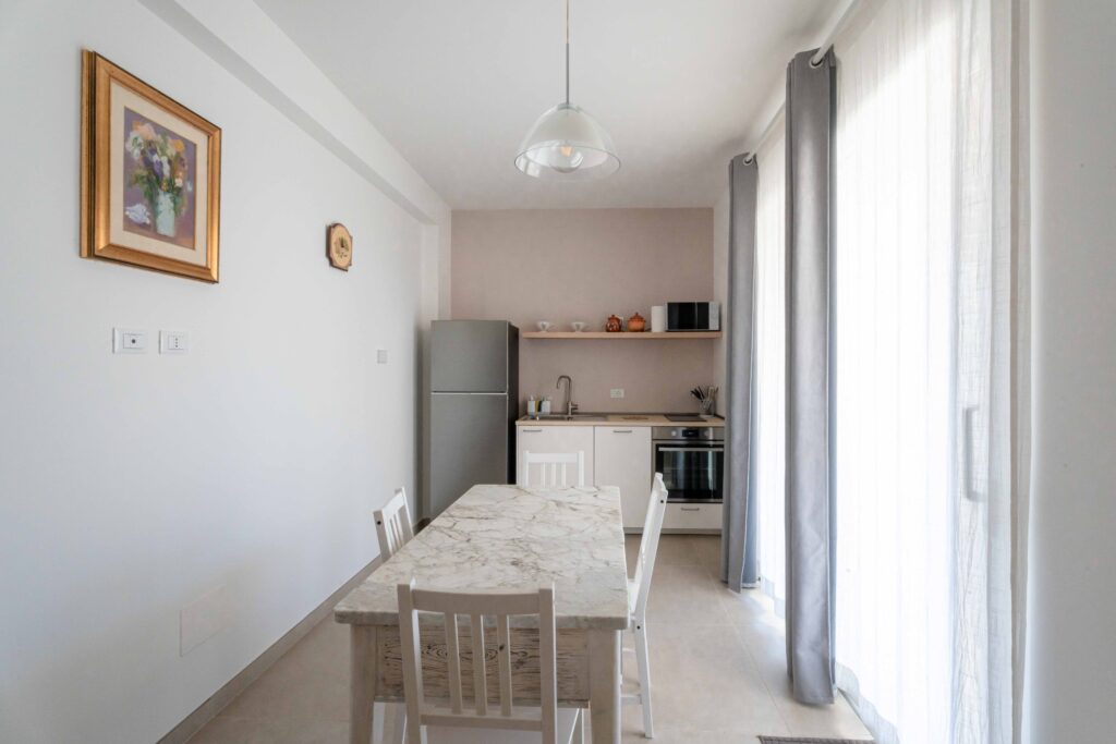 Villa Magliese giardino PISCINA GESTRUEMIA PRATO ARANCI VASI PIETRA salento vacanze vacations italy italia puglia pool garden maglie vacation house kitchen