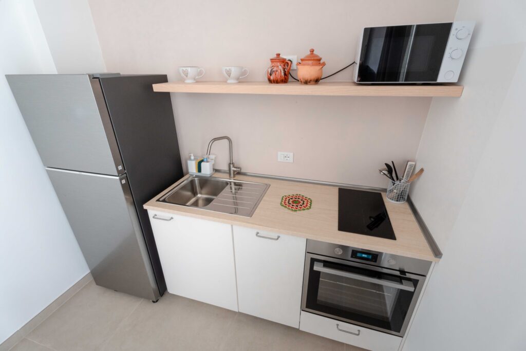 Villa Magliese giardino PISCINA GESTRUEMIA PRATO ARANCI VASI PIETRA salento vacanze vacations italy italia puglia pool garden maglie vacation house kitchen
