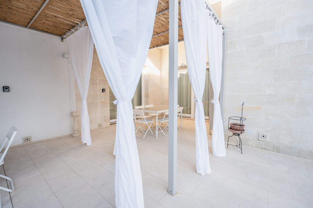 Villa Magliese giardino PISCINA GESTRUEMIA PRATO ARANCI VASI PIETRA salento vacanze vacations italy italia puglia pool garden maglie vacation house garden