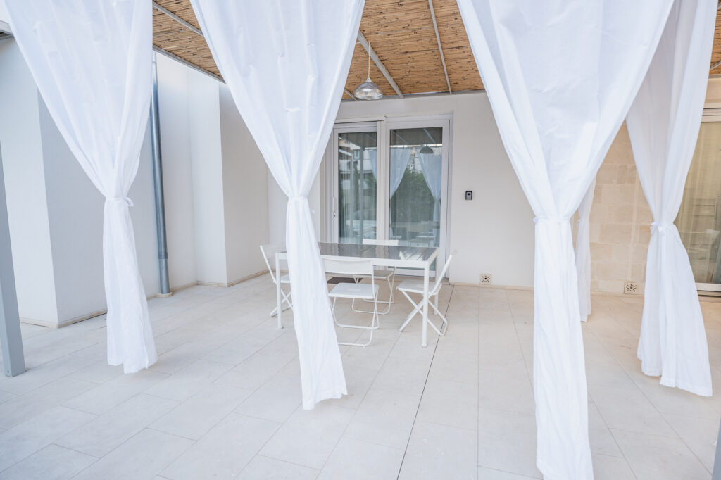 Villa Magliese giardino PISCINA GESTRUEMIA PRATO ARANCI VASI PIETRA salento vacanze vacations italy italia puglia pool garden maglie vacation house garden