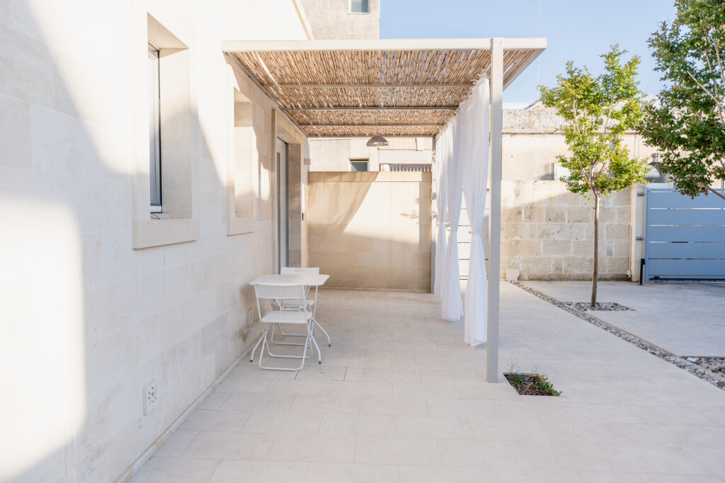 Villa Magliese giardino PISCINA GESTRUEMIA PRATO ARANCI VASI PIETRA salento vacanze vacations italy italia puglia pool garden maglie vacation house garden
