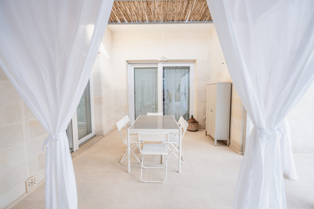 Villa Magliese giardino PISCINA GESTRUEMIA PRATO ARANCI VASI PIETRA salento vacanze vacations italy italia puglia pool garden maglie vacation house garden