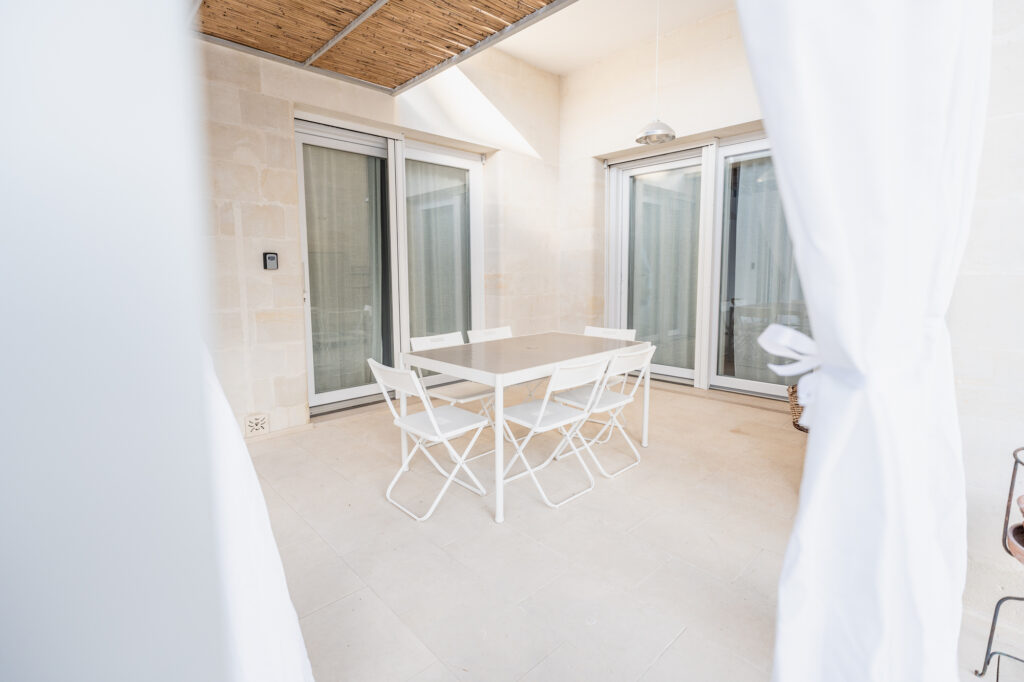 Villa Magliese giardino PISCINA GESTRUEMIA PRATO ARANCI VASI PIETRA salento vacanze vacations italy italia puglia pool garden maglie vacation house garden