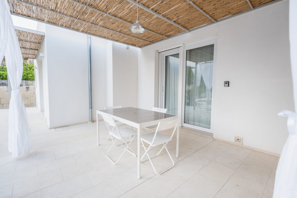 Villa Magliese giardino PISCINA GESTRUEMIA PRATO ARANCI VASI PIETRA salento vacanze vacations italy italia puglia pool garden maglie vacation house garden